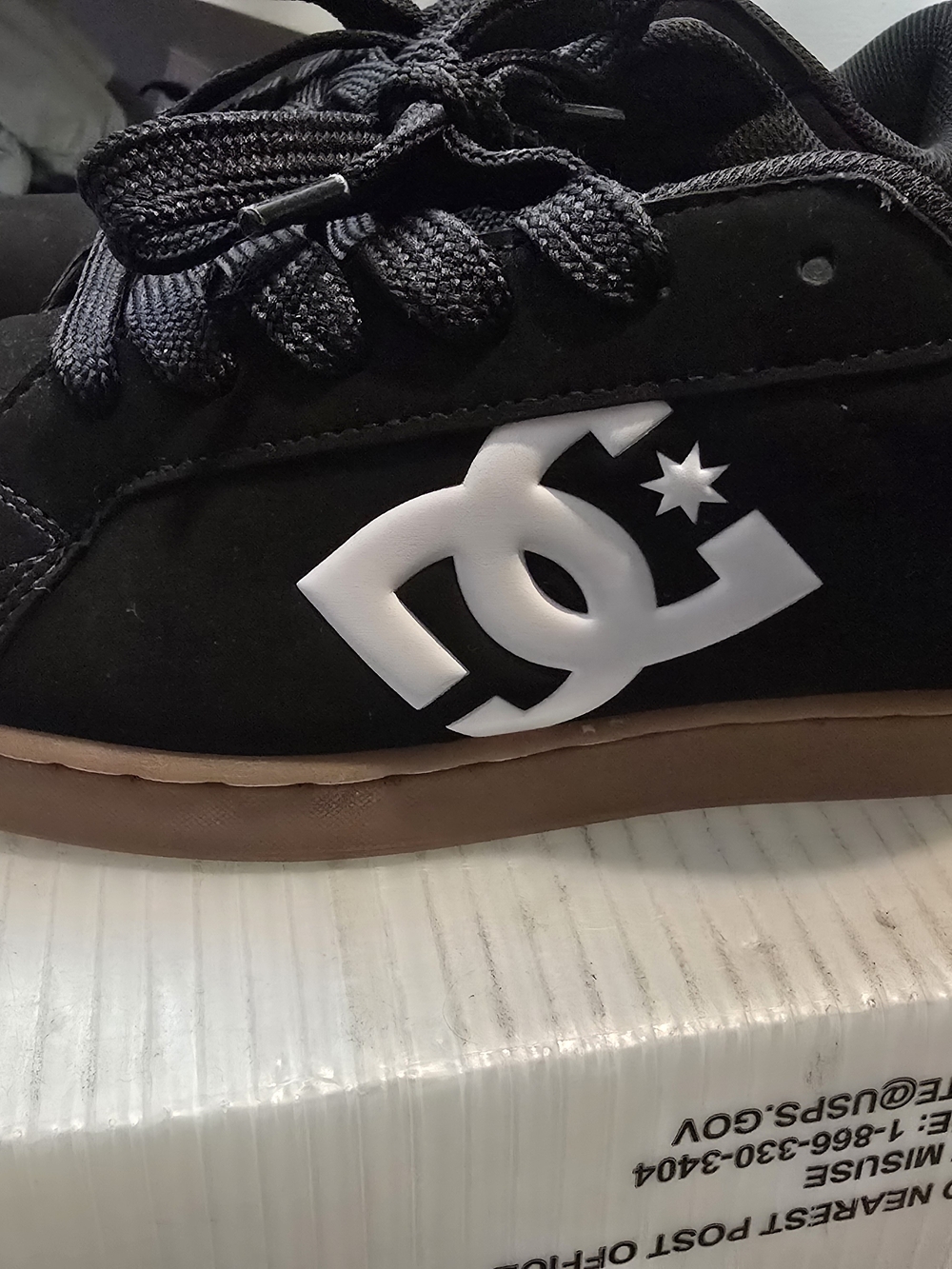 DC mens' Court Style Sneakers in Black